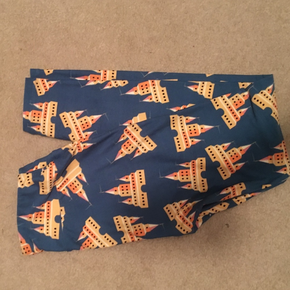 Lularoe castle leggings OS